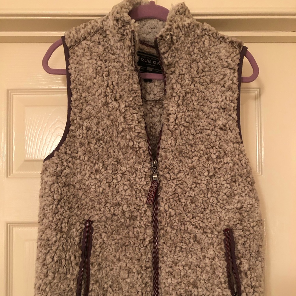 TRUE GRIT WOMENS GREY VEST NEVER WORN